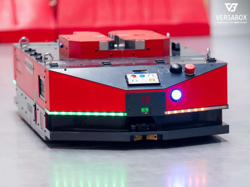 Robot AMR widziany z przodu