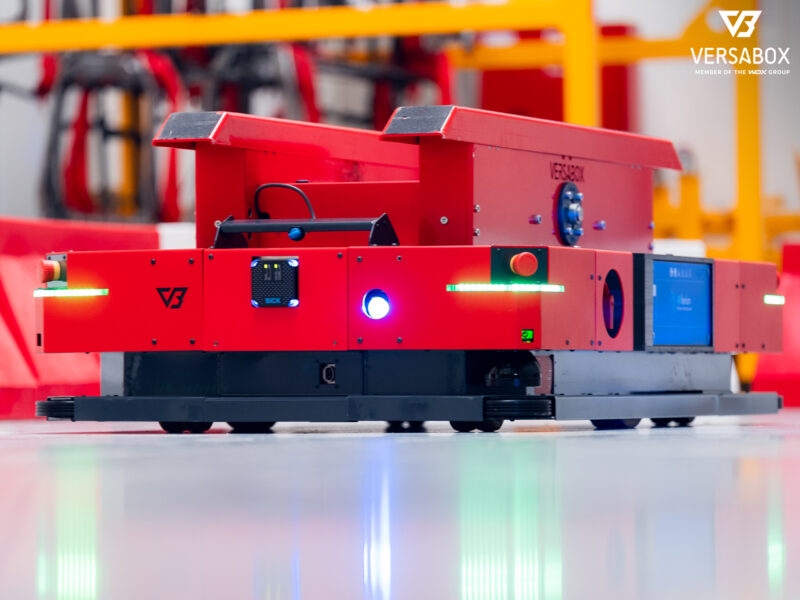 Robot autonomiczny z nakładką do palet